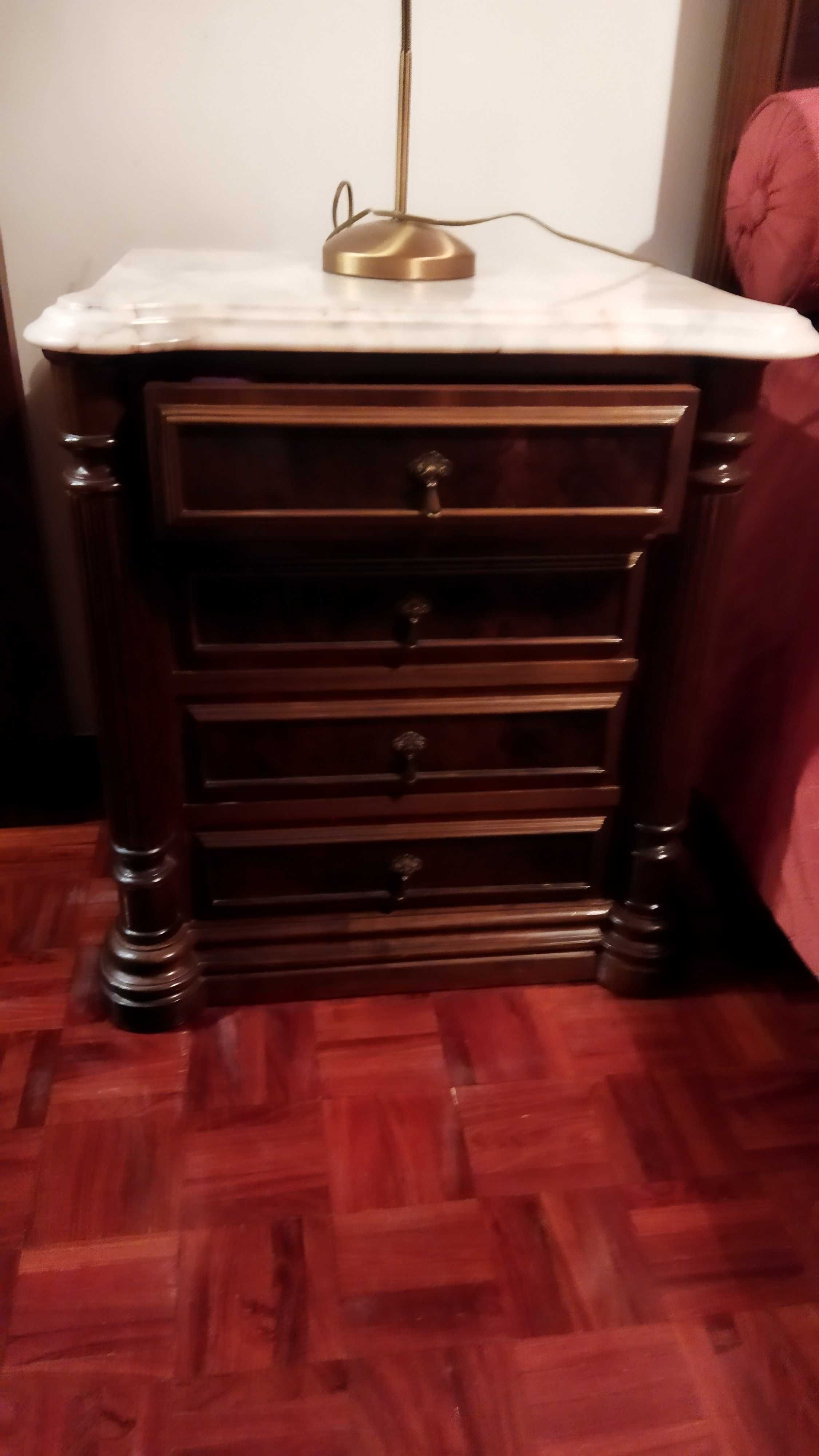 Recheio de Quarto (cama + 2 mesas cabeceira + Roupeiro)