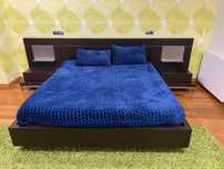 Cama de Casal Moderna  em Bom Estado