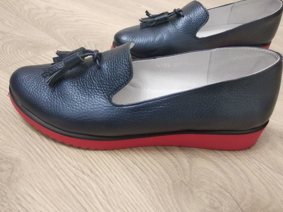 Продам майже нові шкіряні лофери Mio Parenti