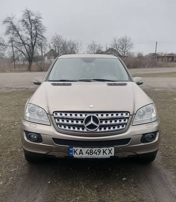 Автомобіль Mercedes - Benz ML350