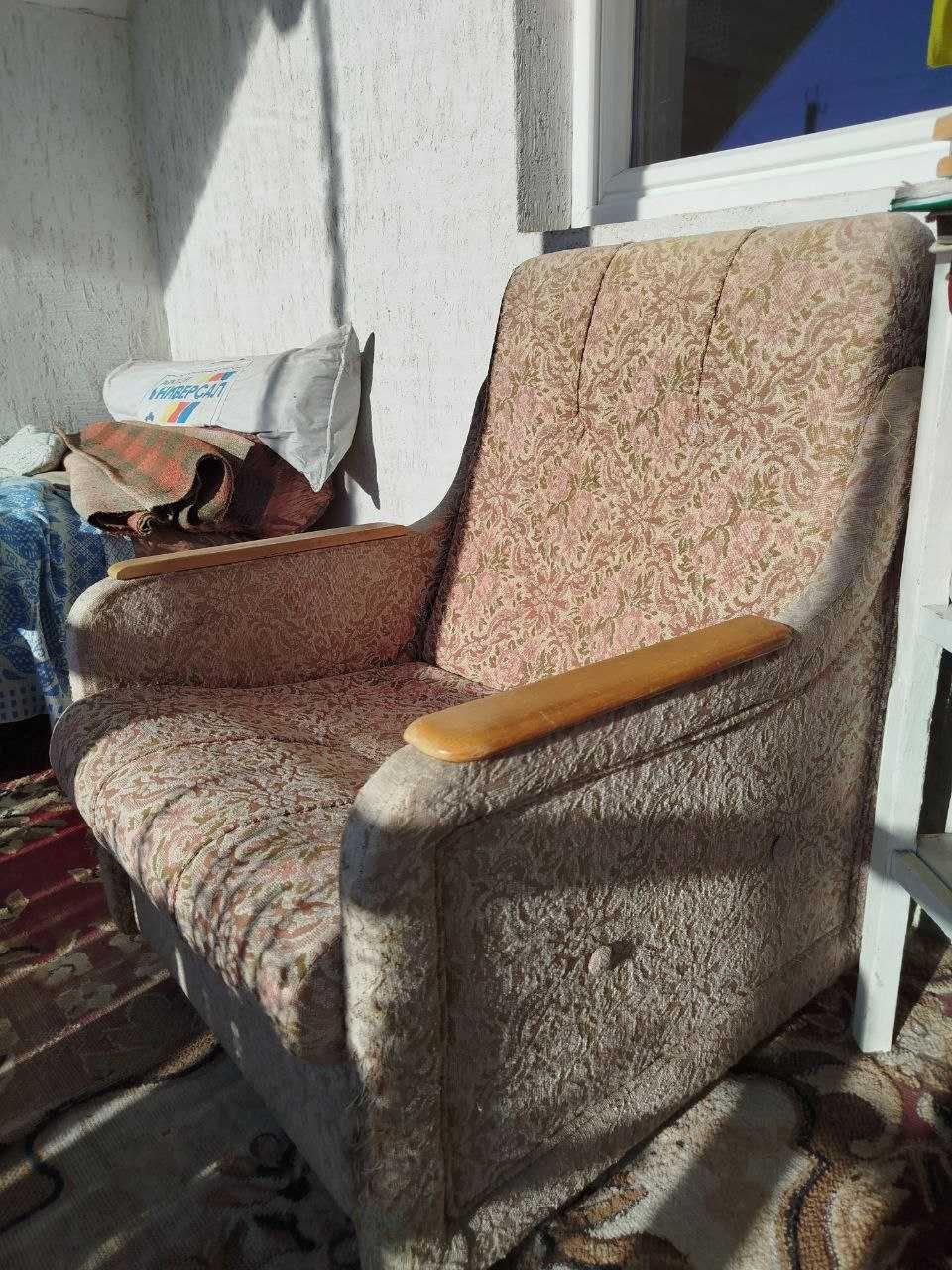 Крісло вживане зручне