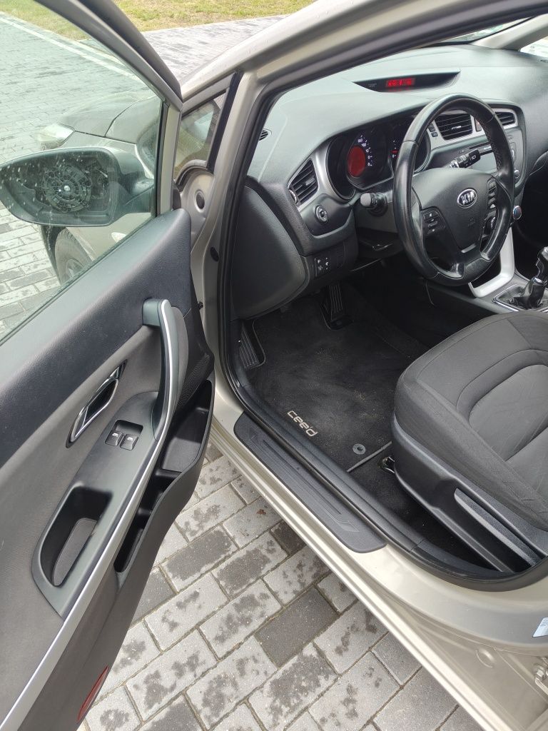 Kia cee'd 1.4 bezyna 2013 r 84 tys km..