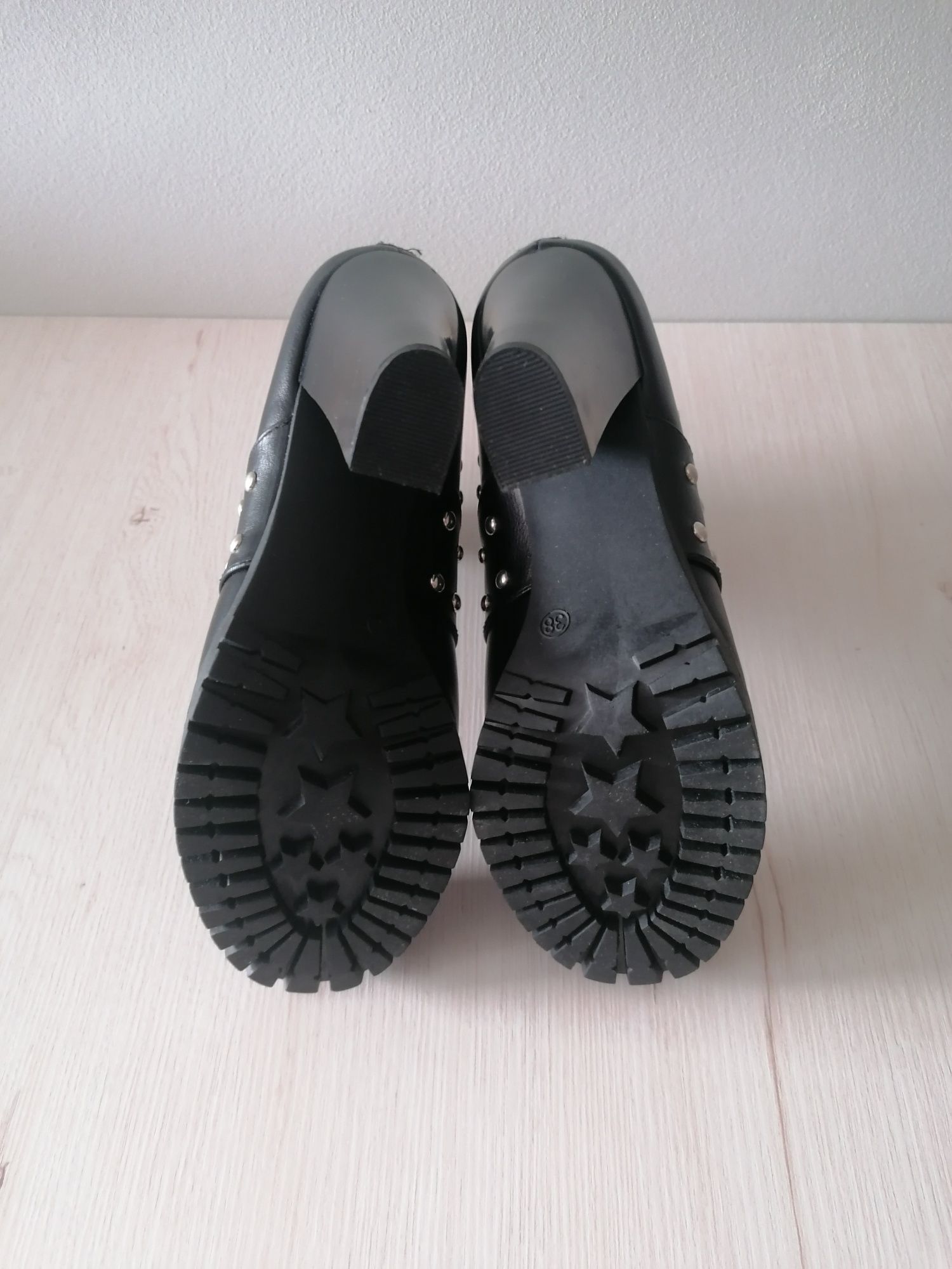 Nowa czarne z ćwiekami buty botki damskie na obcasie Catwalk r. 38!