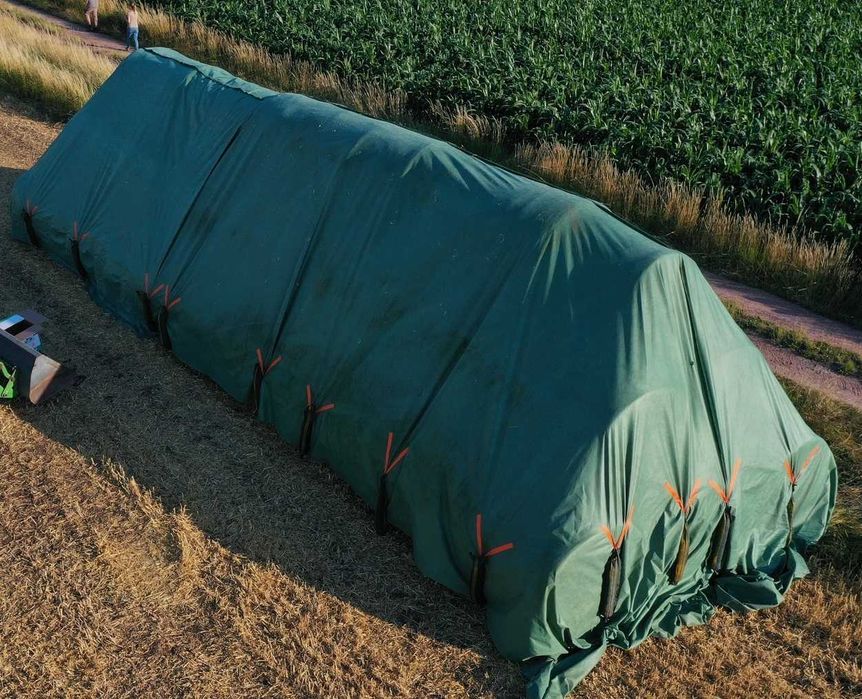 Fliz na belki 300 sztuk plandeka, włóknina 13x25m sterty słomy siana