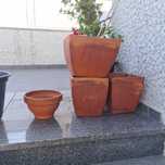 Vasos em barro usados