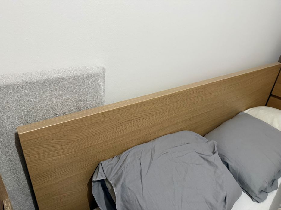 Cama de Casal semi-nova com colchão e estrado ,preço top,urgente