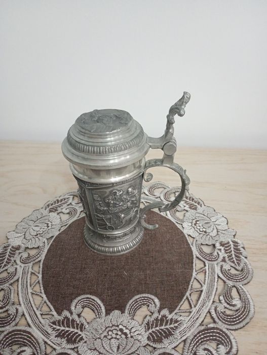 Kufel cynowy zdobiony