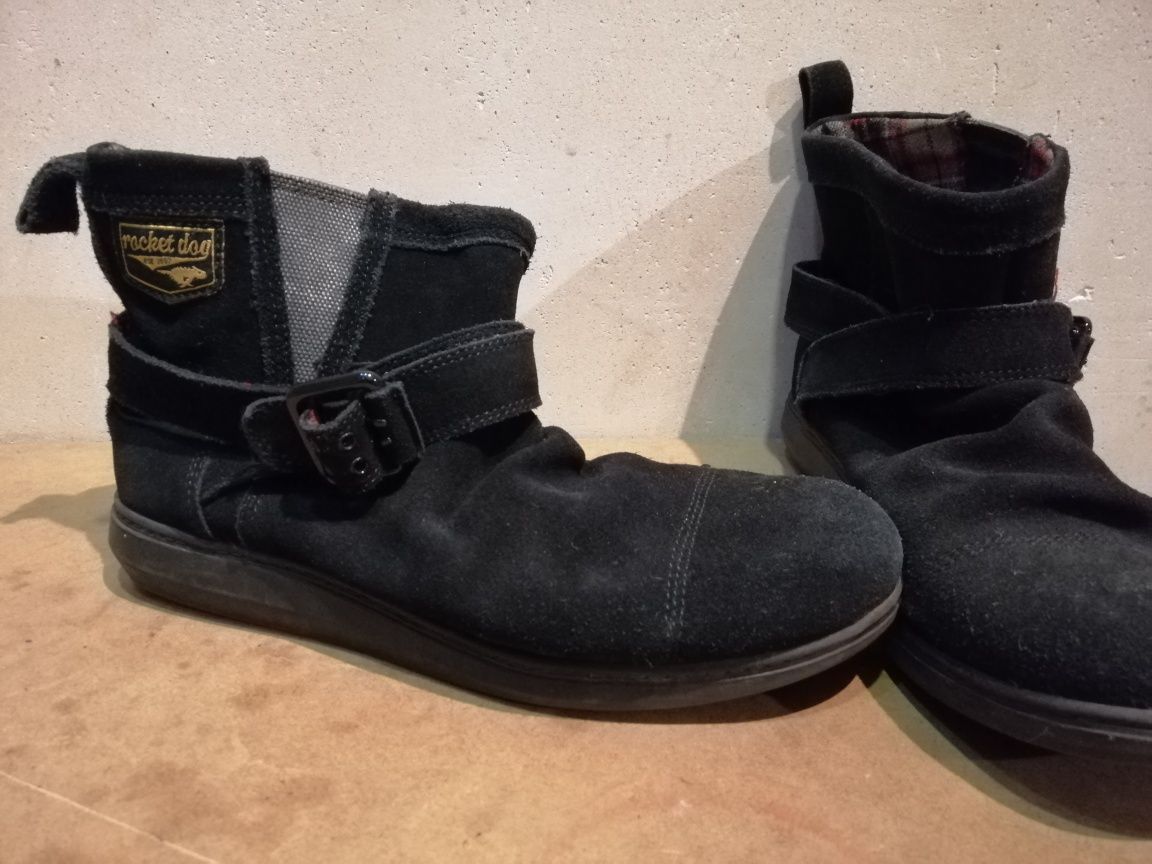 Продам обувь по сезону и не совсем()
полуботинки
угги
кеды
вьетнамки
с