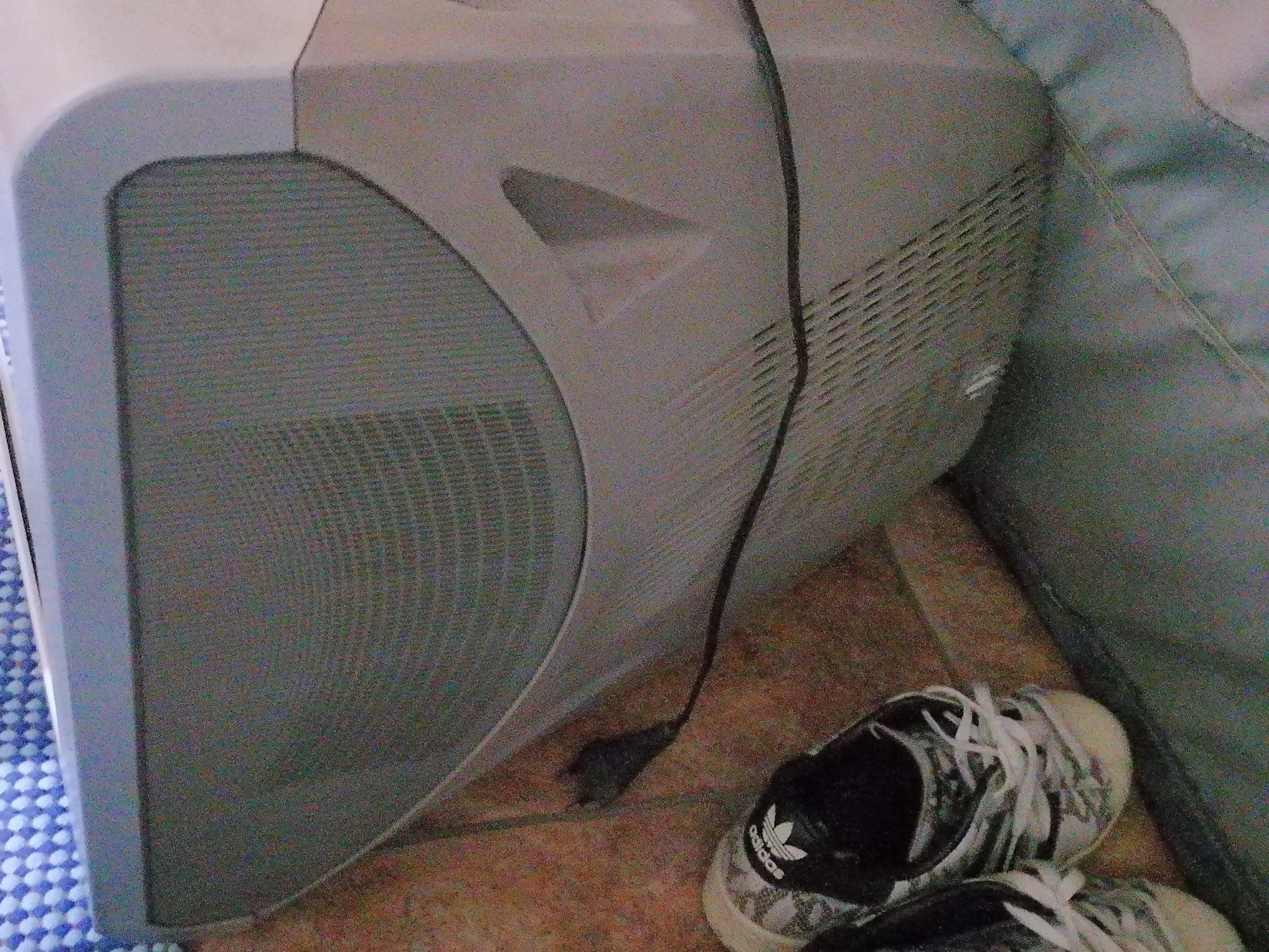 Vendo 2 televisões antigas (funcionais) + 2 aparelhos TDT