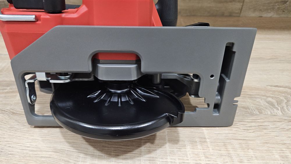 Milwaukee 2521-20 дискові пила нова оригінал dewalt