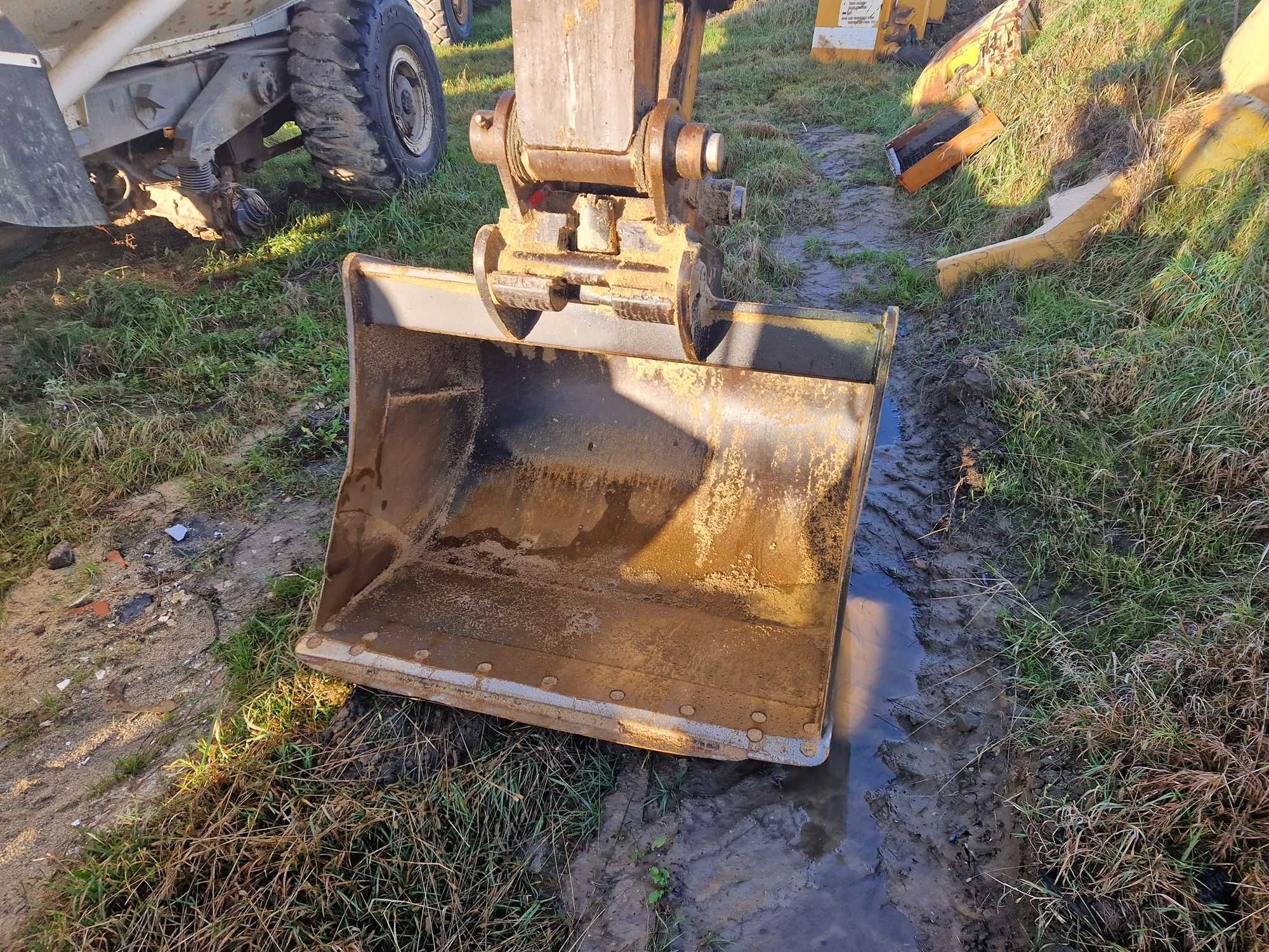 koparka New Holland E 215 z 09r części pompa zwolnica gąsienica