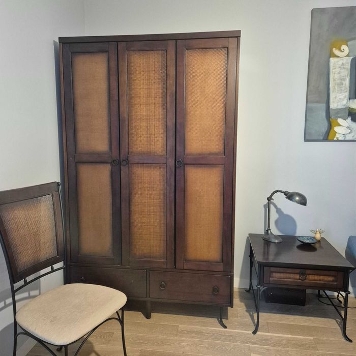 komplet mebli drewnianych