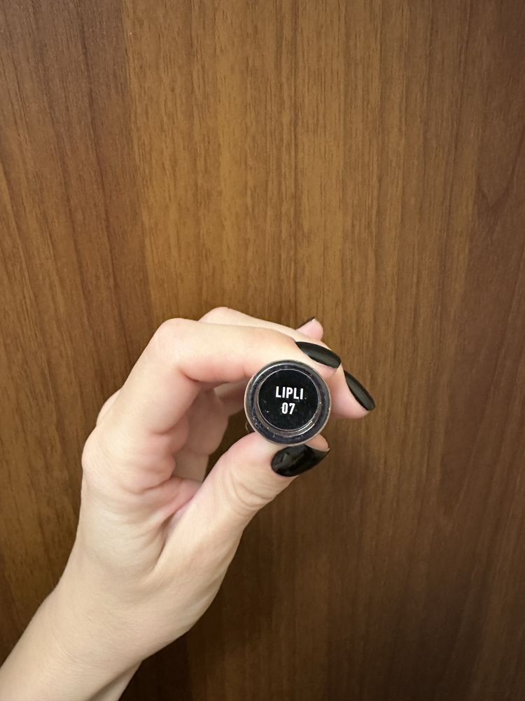 Матовая помада Nyx 07 satin ribbon
