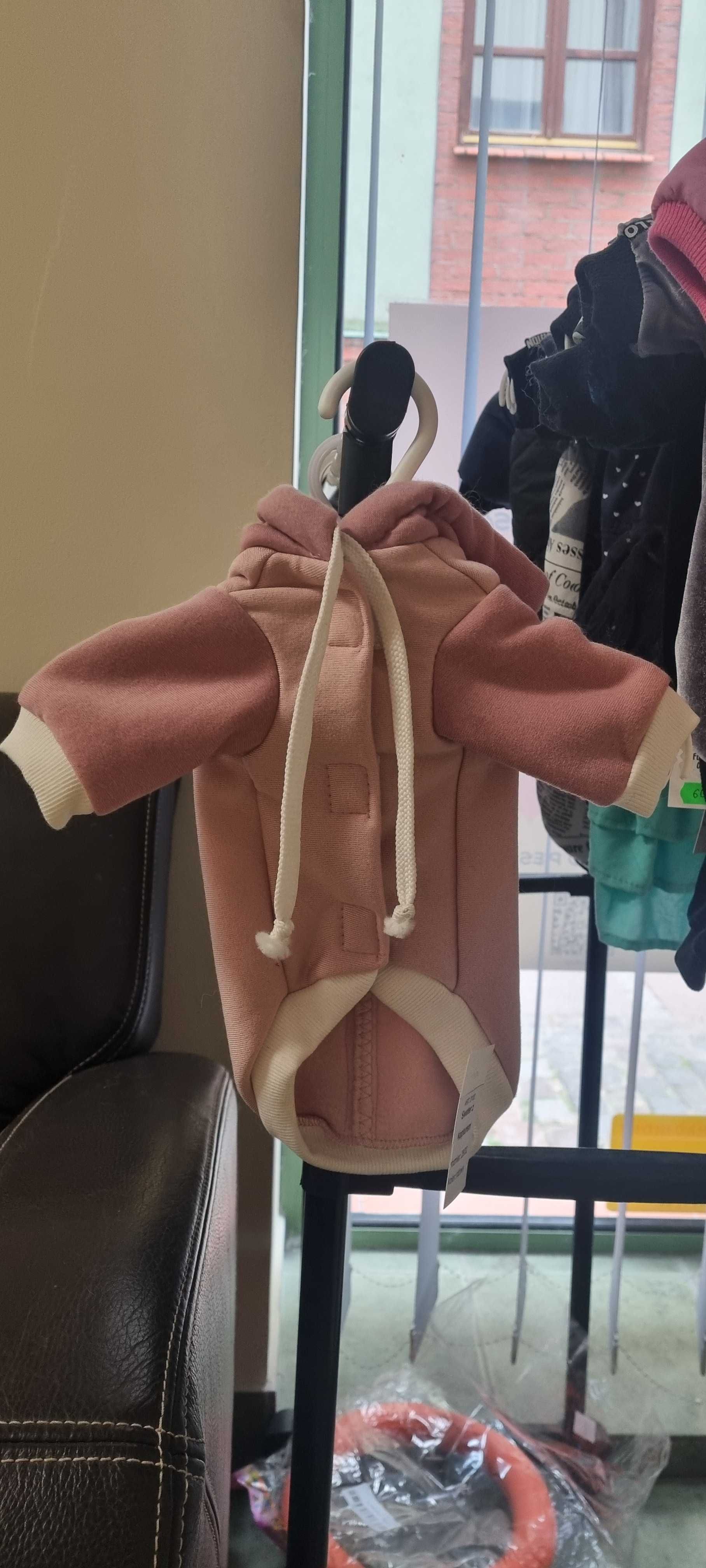 Sweter z kapturem