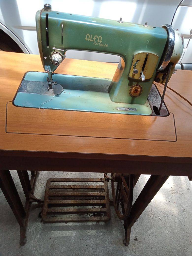 Vendo máquina de costura Alfa Royale