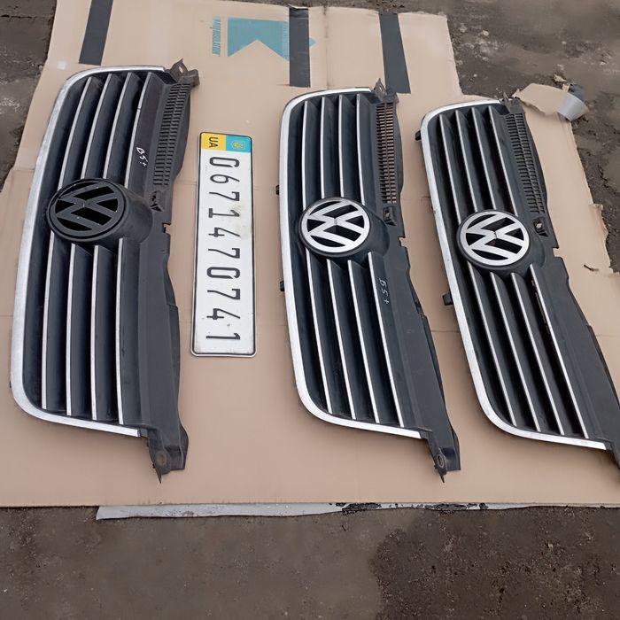 Решітка радіатора VW Passat B5+ Фольцваген Пассат Б5 00-05