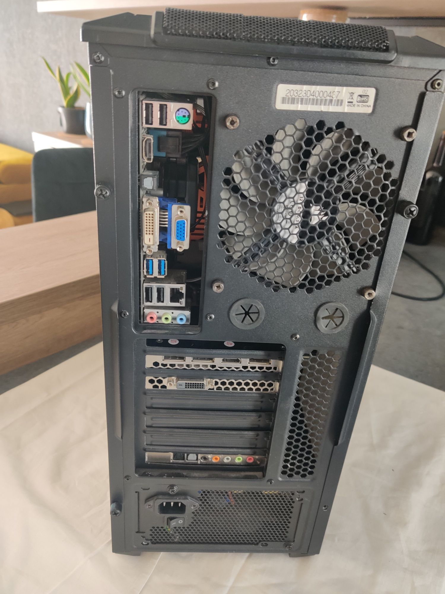 Komputer z monitorem do gier, nauki – i7 3770K 24GB RAM + GTX 1070 8GB