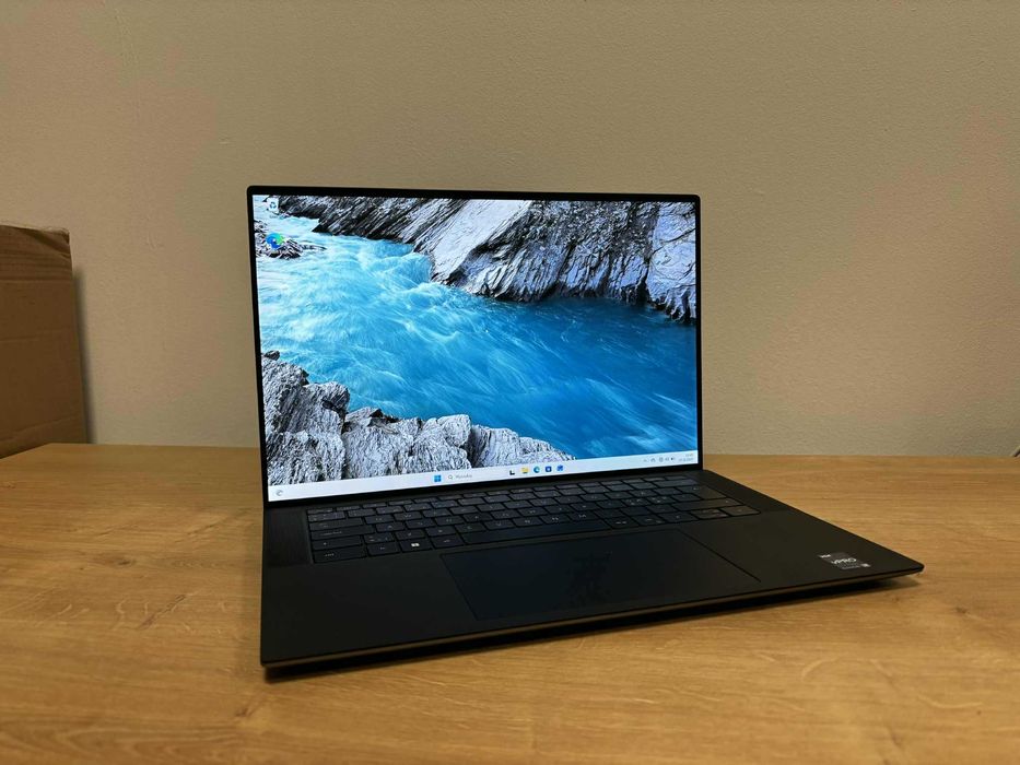 LAPTOP DELL PRECISION 5570 / I7-12700H / 32GB RAM/ 1TB SSD / RTX A2000