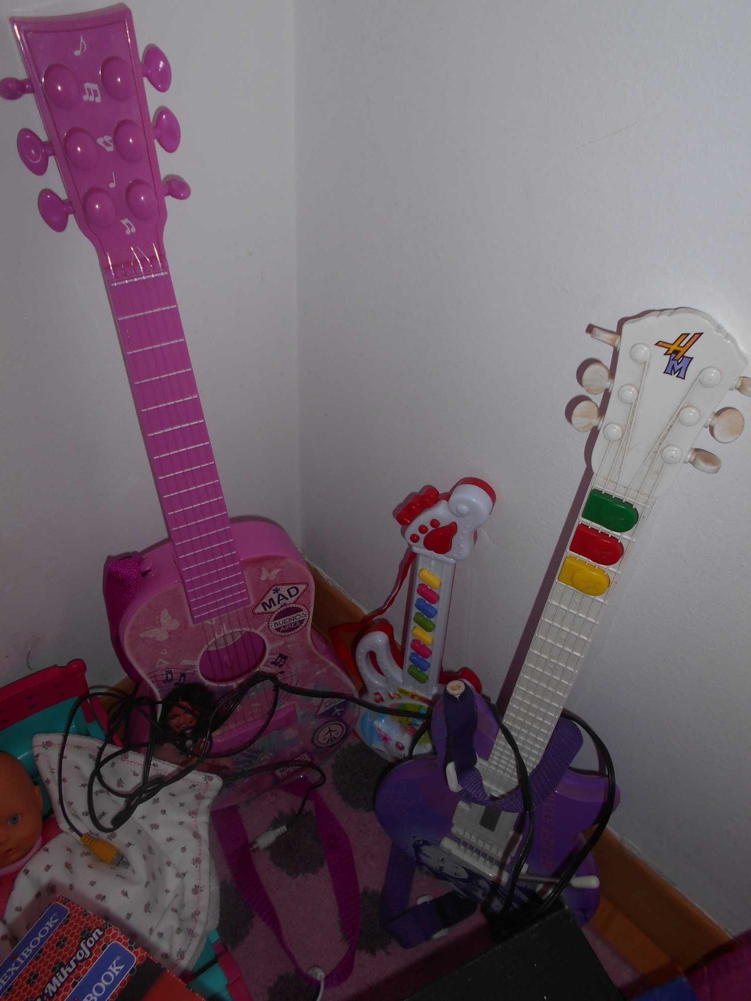 Guitarras infantis, 1 electronica