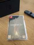 Dark Souls remastered Nintendo Switch trzymana w protektorze