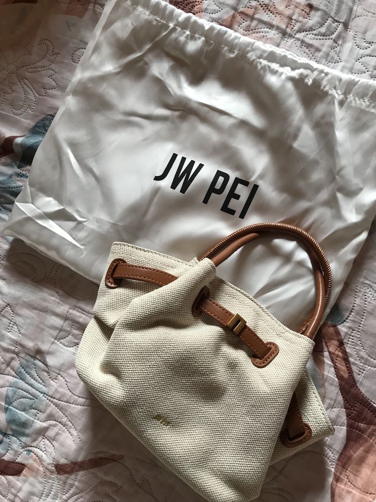 Сумочка JW PEI Hana mini