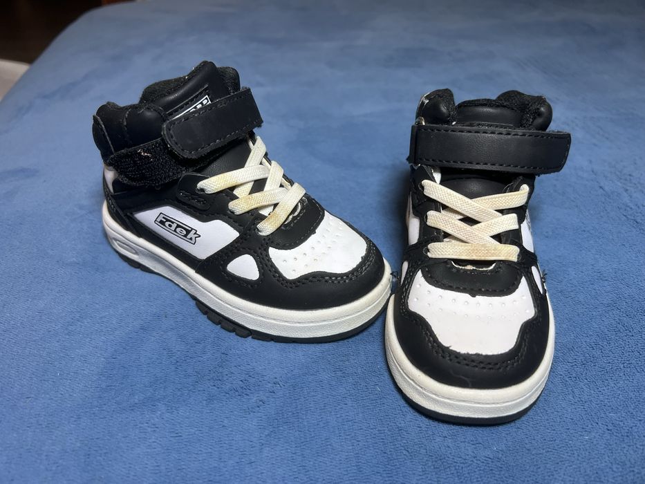 Дитячі кросівки