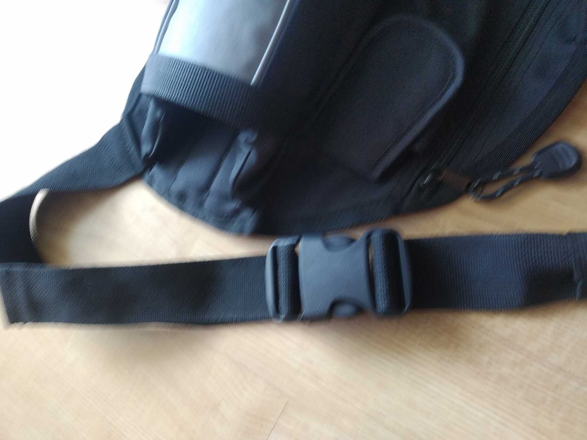 pokrowiec z paskiem na butelkę, klucze