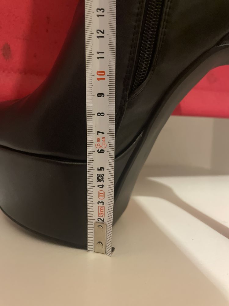 Botas plataforma com salto agulha
