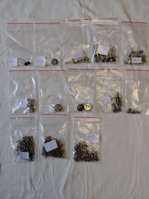 Радіодеталі по фотографіях, транзистори, плати. Ціна договірна.