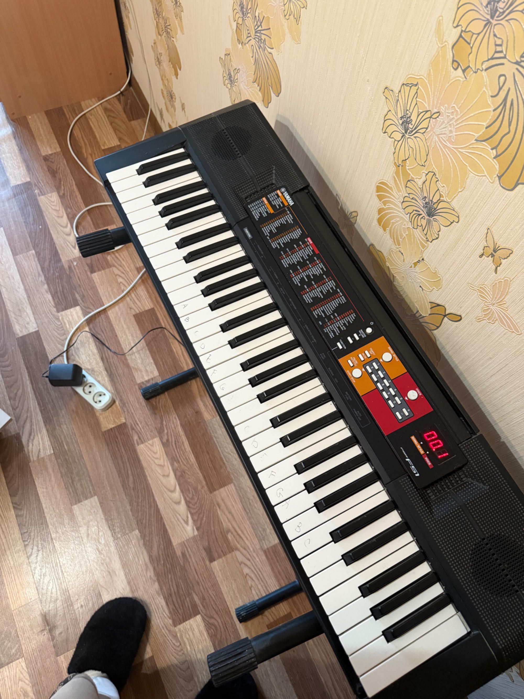 Синтезатор Yamaha PSR-F51 с подставкой Для начинающих