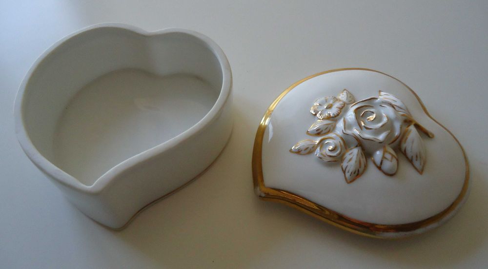 Porta-jóias antigo em porcelana