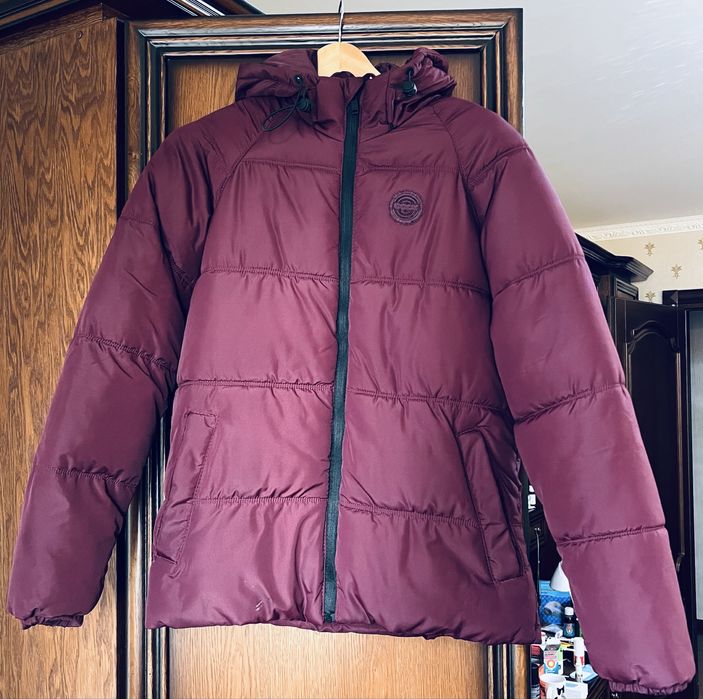 Зимова куртка в гарному стані