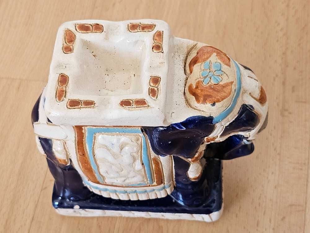 Elefante de porcelana chinesa