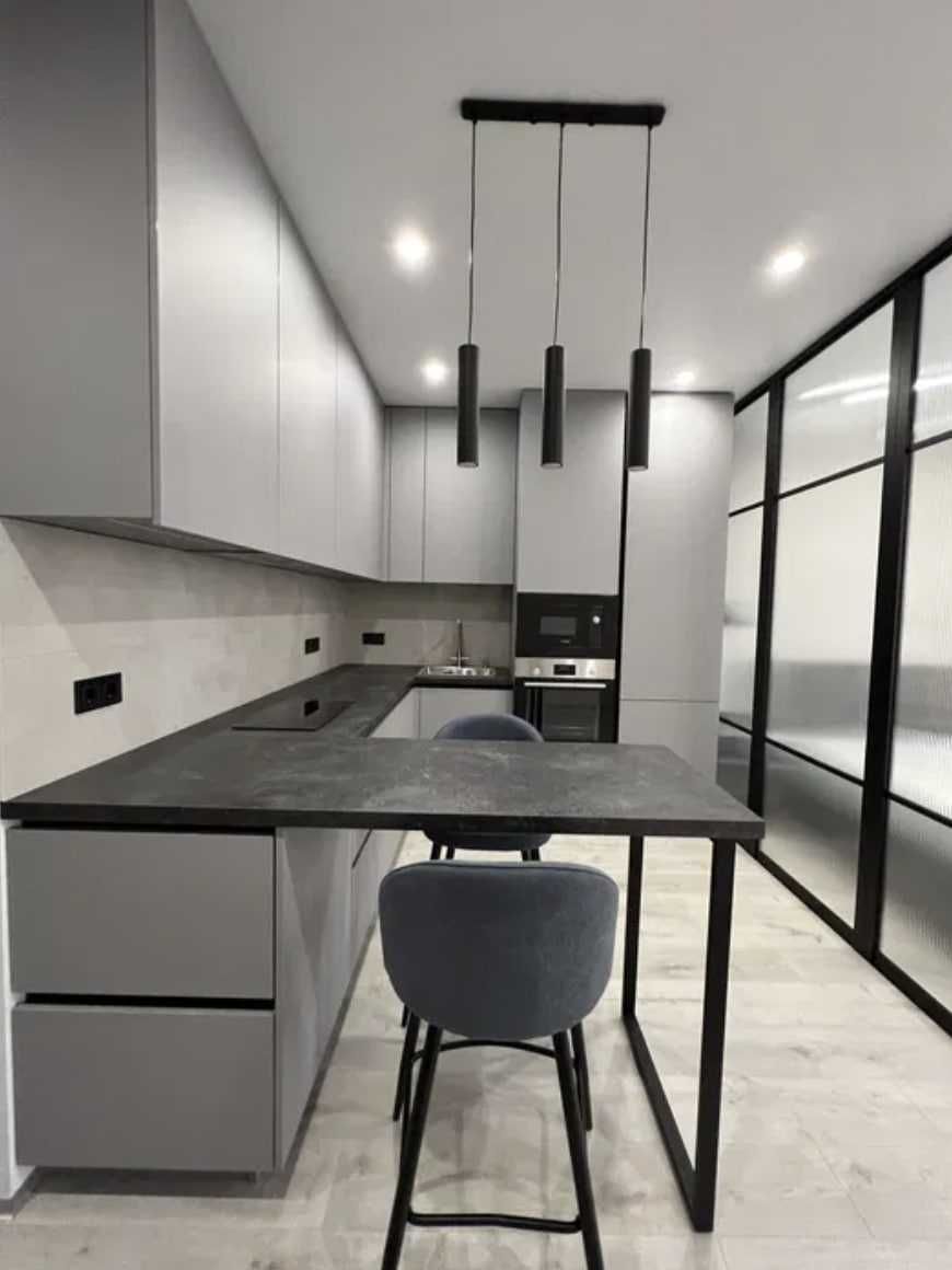 Продам однокімнатну квартиру з дизайнерським ремонтом у ЖК Виа Рома