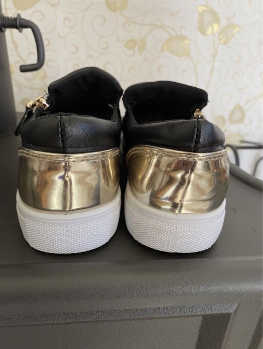 Мокасини, снікерси