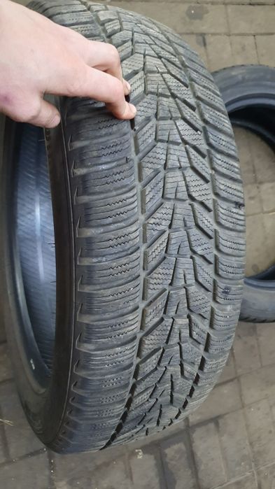 Sprzedam 2 opony Hankook Winter ICEPT EVO3X225.55.19