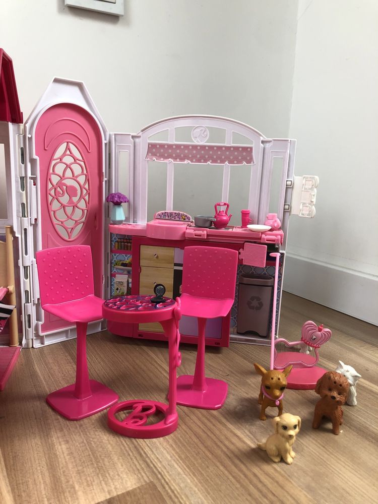 Domek Barbie Mattel + lalka + akcesoria (dużo!) + pieski