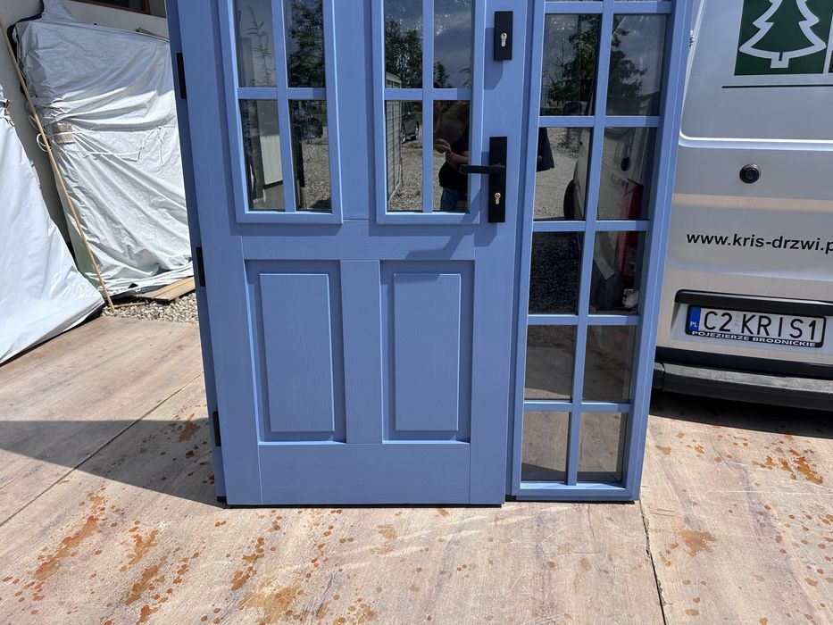 Drzwi zewnętrzne drewniane z doświetlem Montaż Cała Polska niebieskie