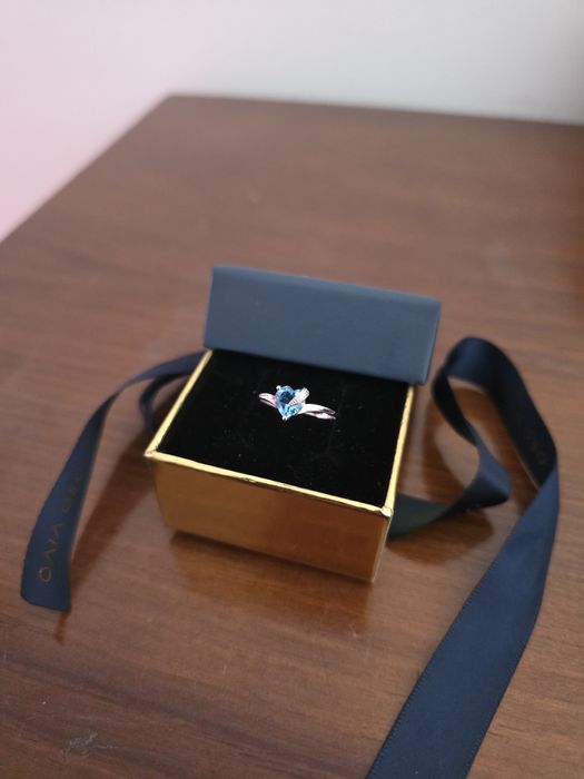 Anel em ouro branco 9k e pedra topázio