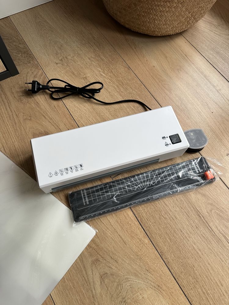 Laminarka laminator