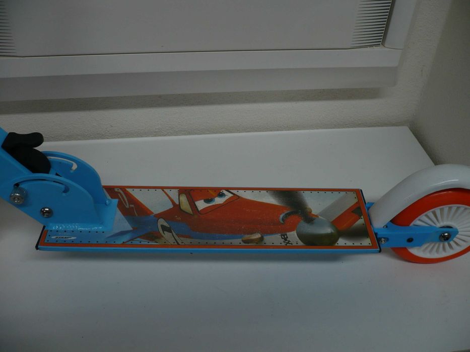 Trotinete ajustável e dobrável para criança, motivo "Aviões"