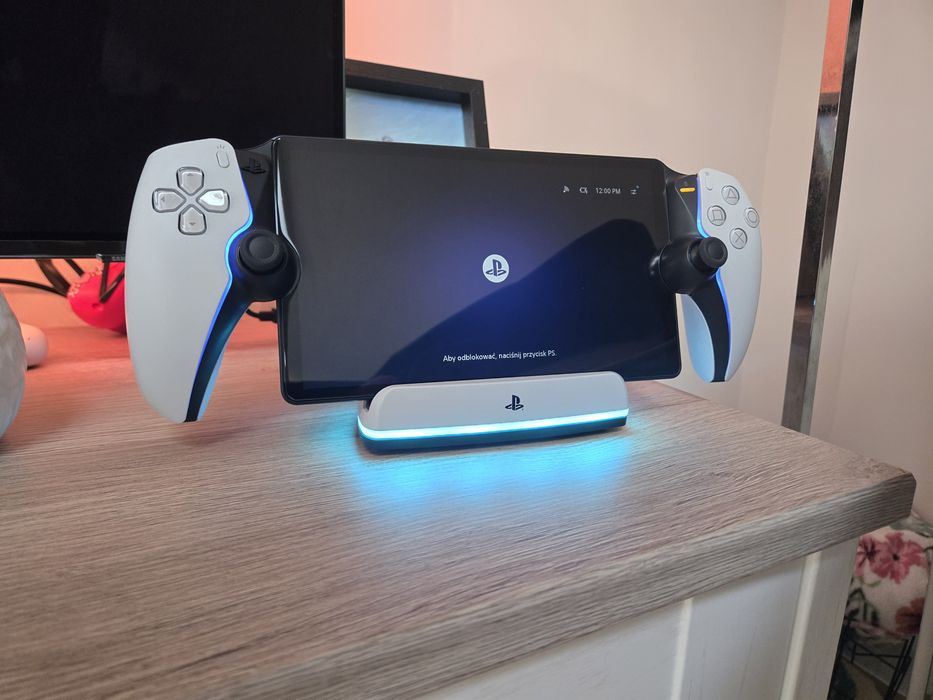 Playstation Portal + stacja ładująca + etui