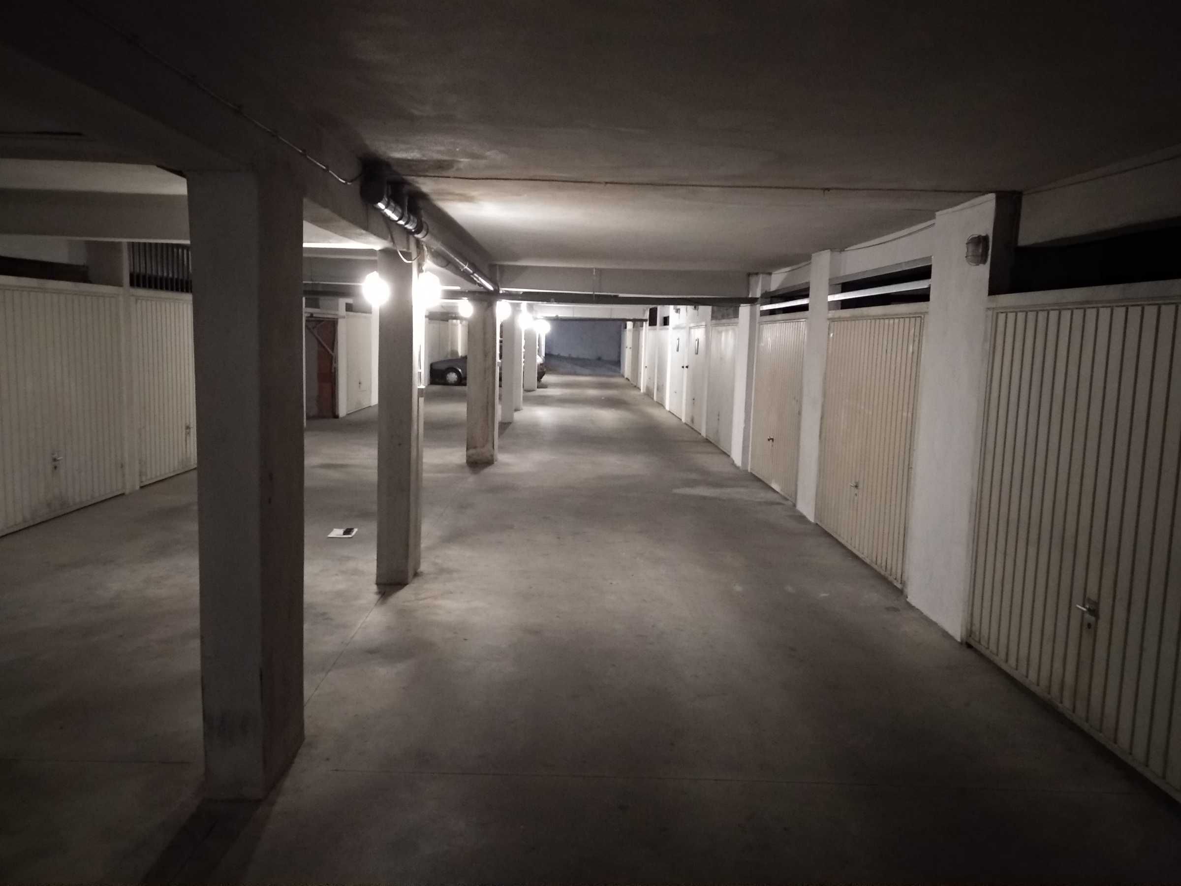 Arrendo Garagem na cidade de Ourém
