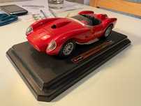 Model Bburago 1:24 Ferrari 250 TestaRossa (1957) - super stan