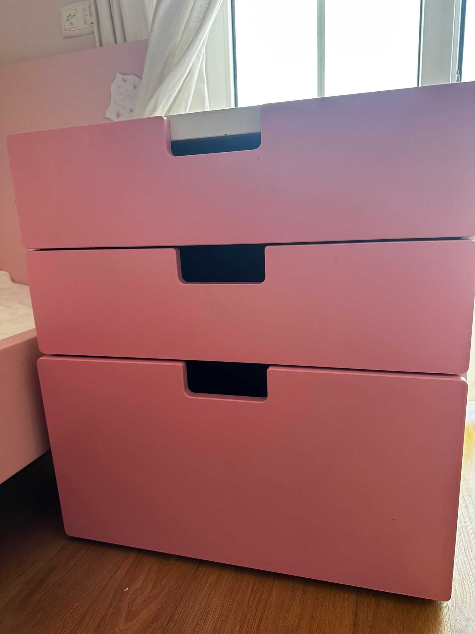 IKEA movél - modelo STUVA, altura 64cm