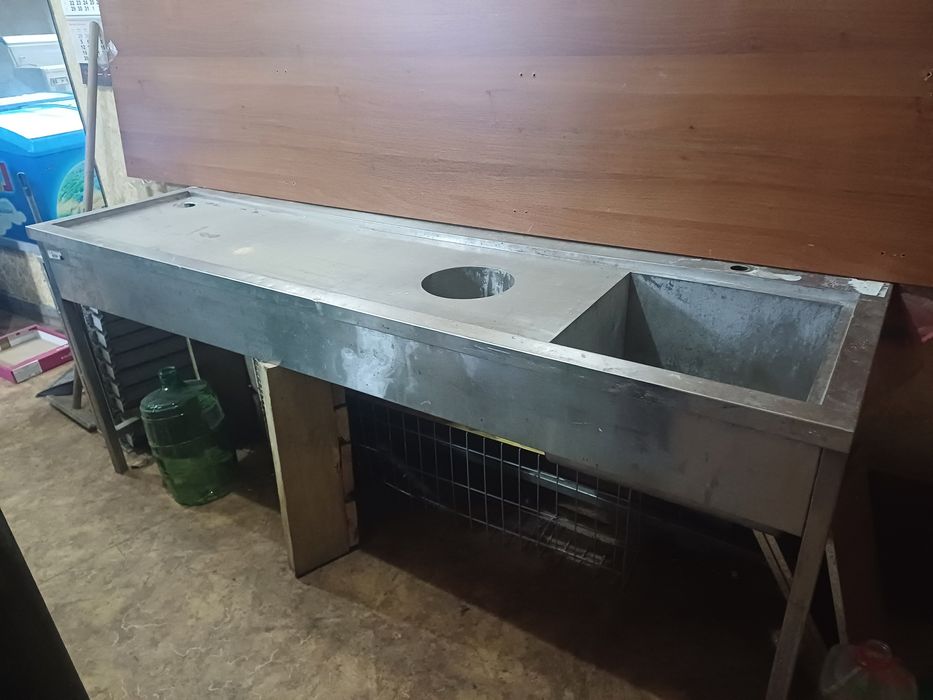 Стіл розделочний з мойкою з нержавейки