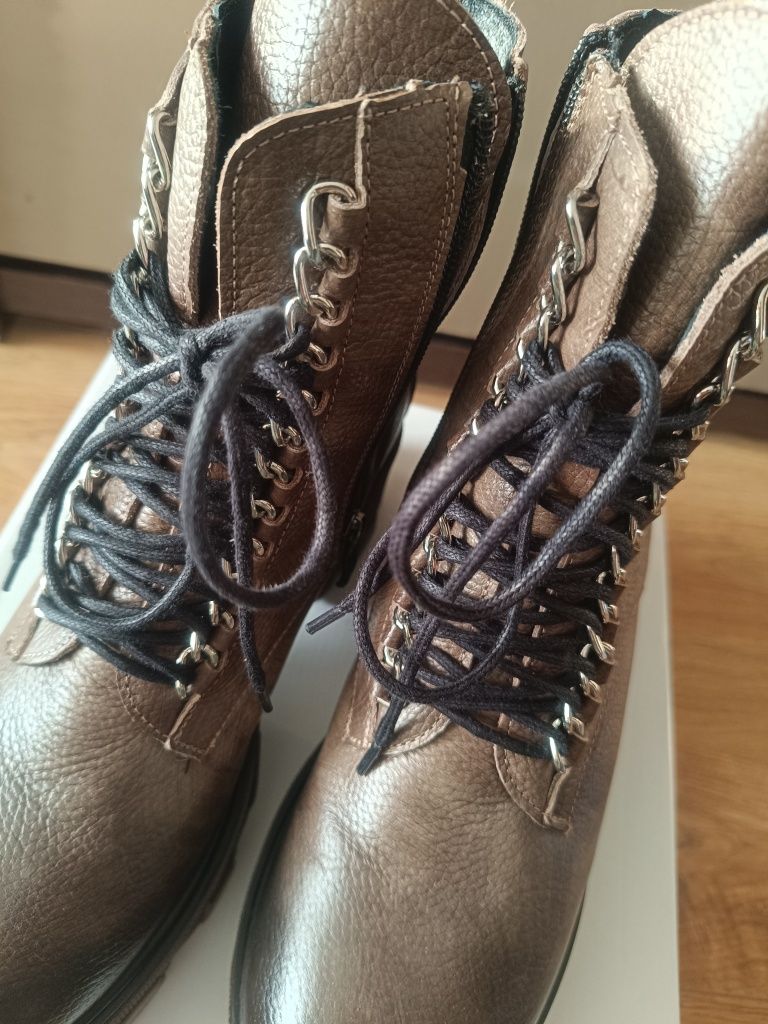 Buty na koturnie