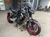 Yamaha mt-09.