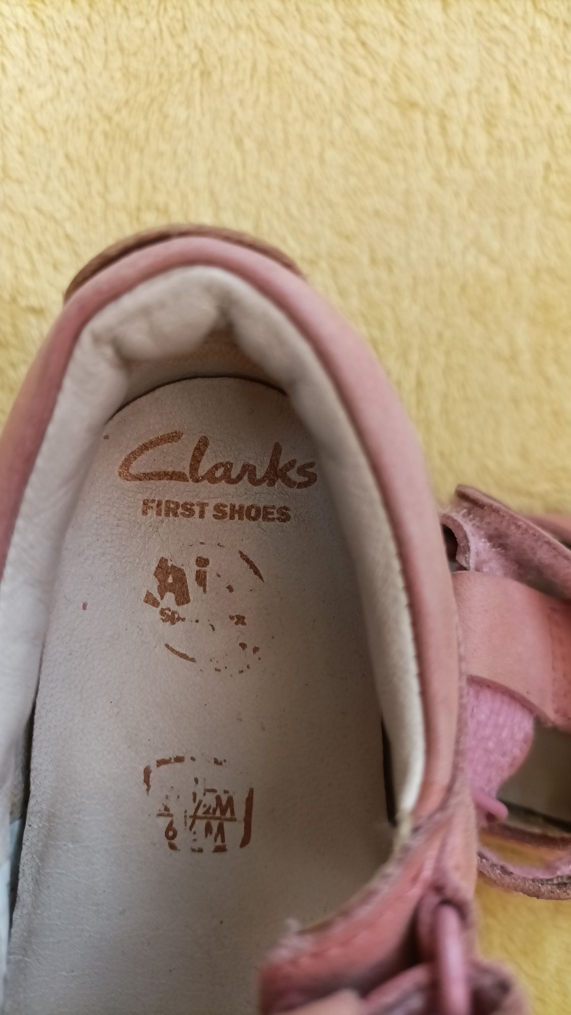 Детские кожаные туфли,сандали Clarks