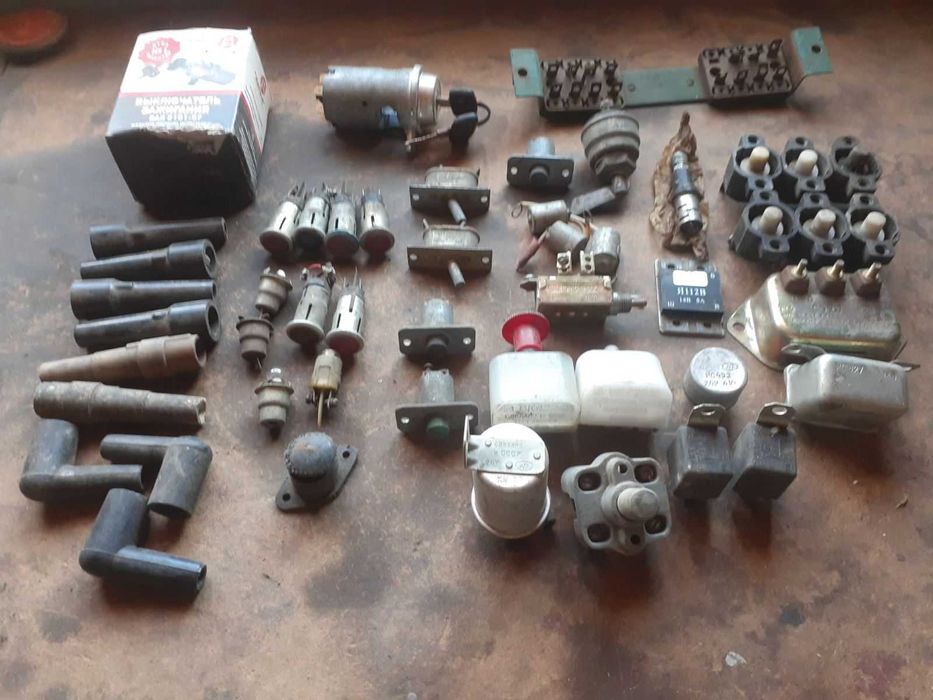 Манометри, прилади, датчики, реле, вимикачі авто та тракторні